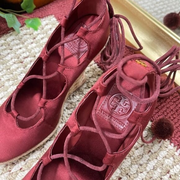 New Tory Burch Red Pompom-embellished Lace-up Satin Wedge Espadrilles Merlot 7 - Picture 7 of 16